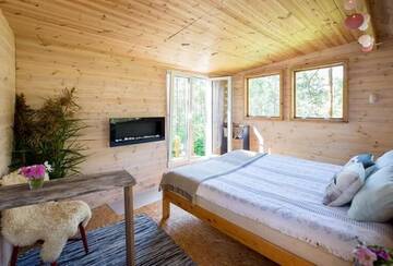 Фото номера Двухместный номер Делюкс с 1 кроватью Лоджи Unique treehouse for two г. Orissaare 2